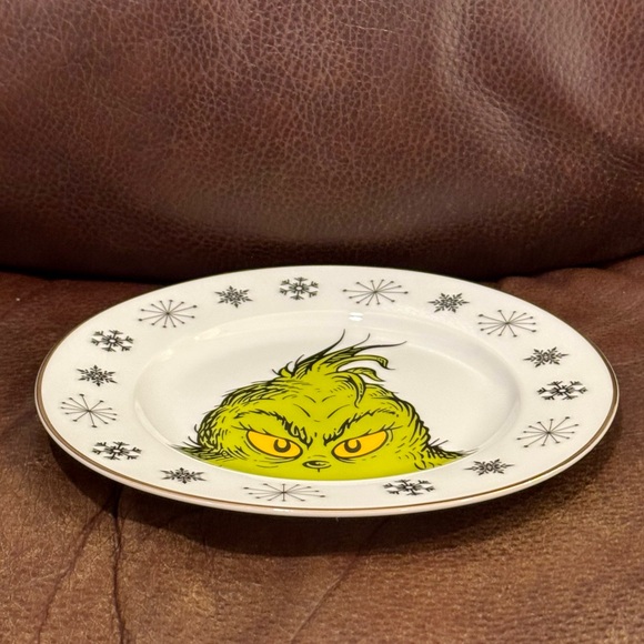 Peeking Grinch with Snowflakes 8” Ceramic Christmas Salad Plate - Picture 3 of 4